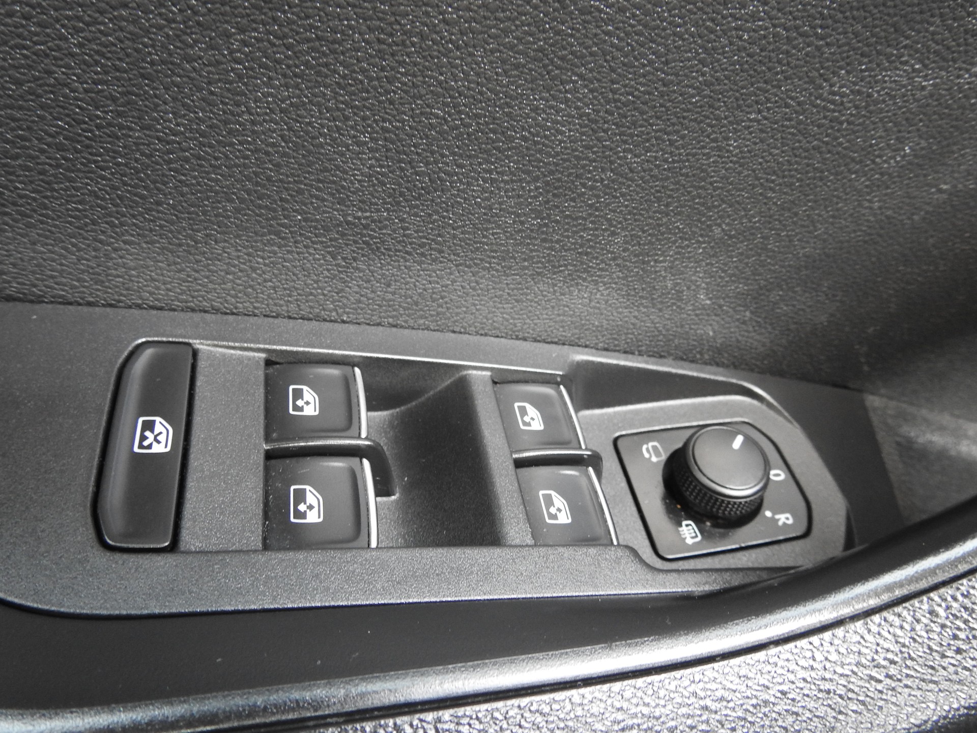 SKODA Karoq 2.0 TDI CR Ambition 4x4 DSG-image-25