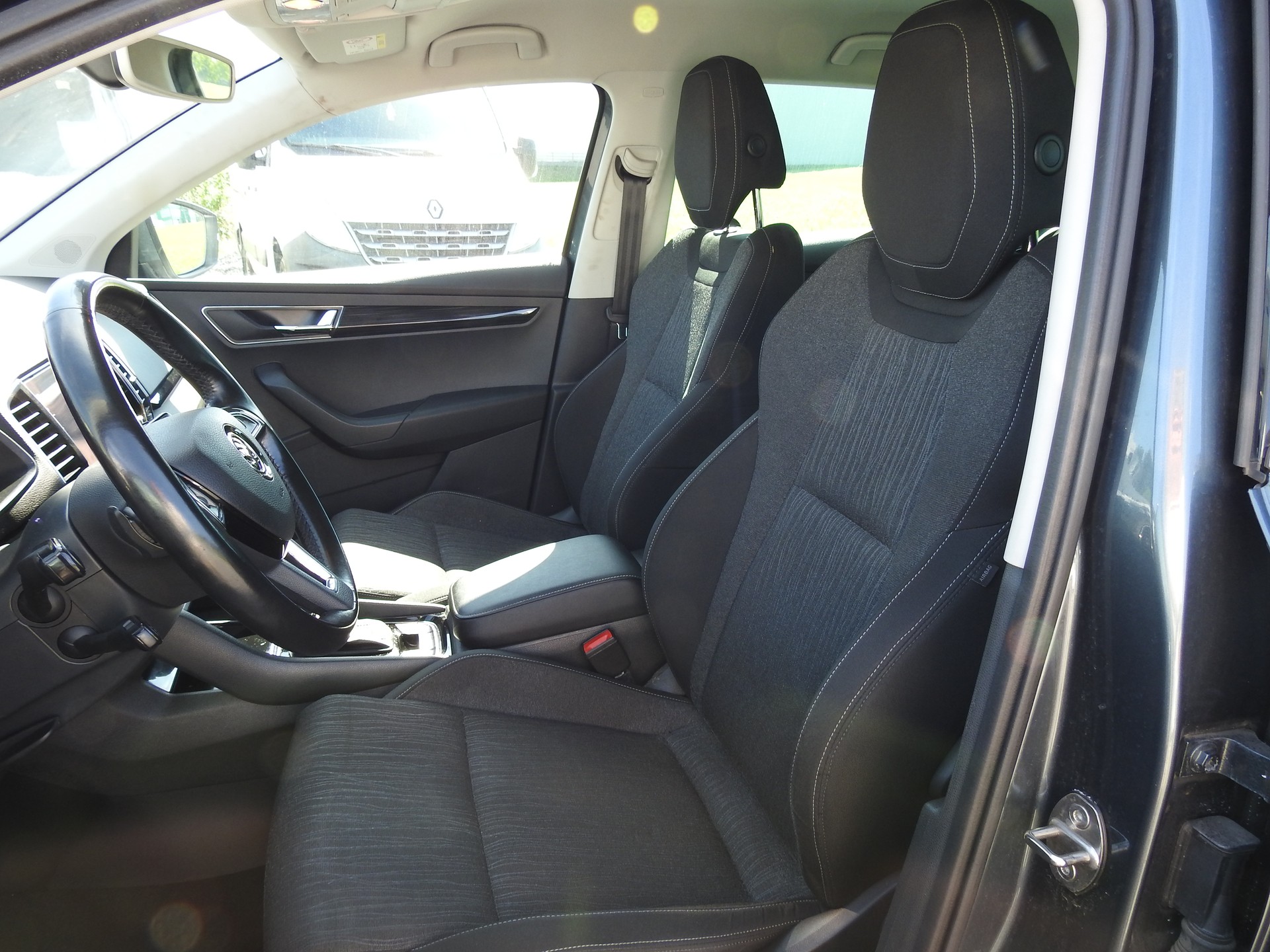 SKODA Karoq 2.0 TDI CR Ambition 4x4 DSG-image-12