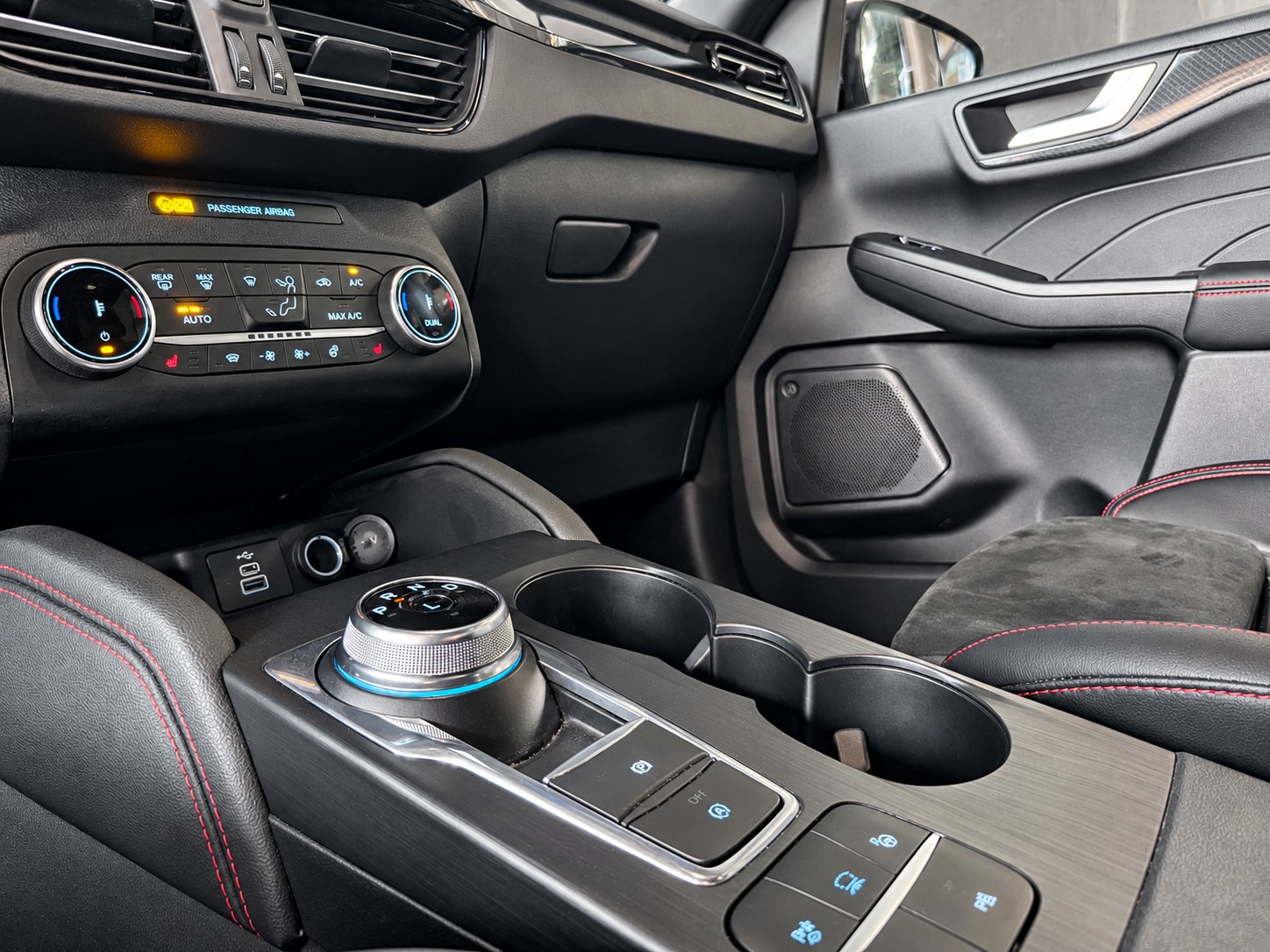 FORD Kuga 2.5 PHEV ST-Line 2WD-image-9