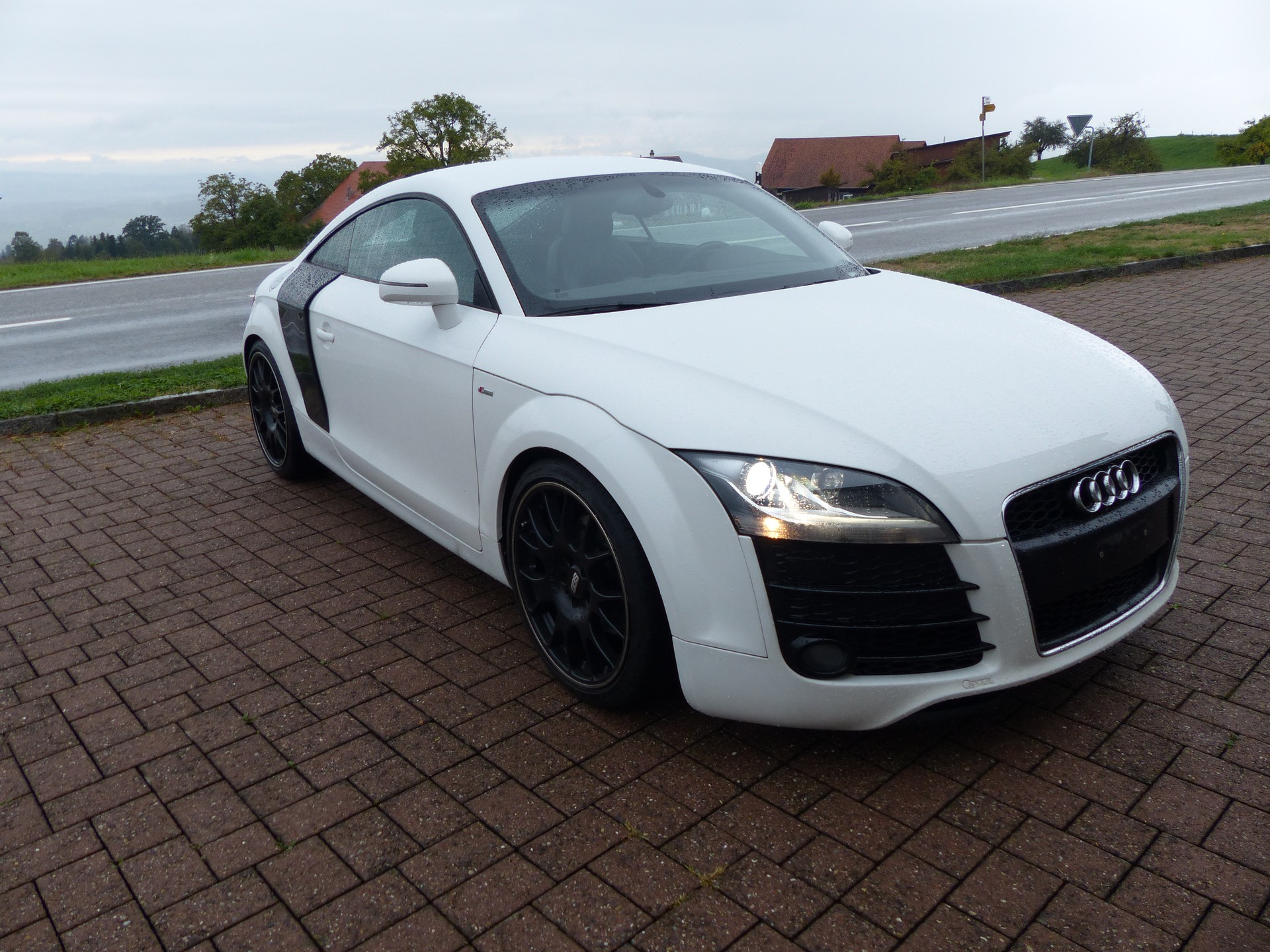 AUDI TT Coupé 2.0 TDI quattro-image-5