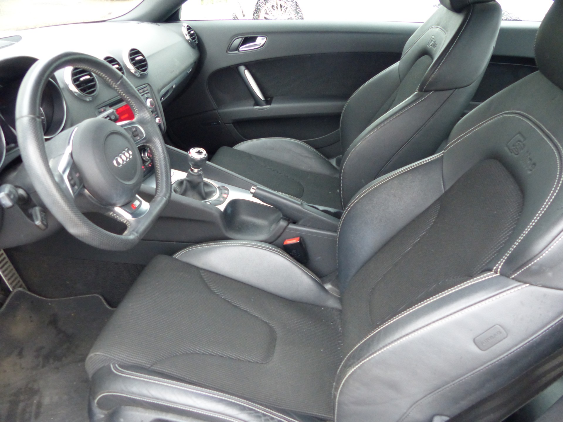 AUDI TT Coupé 2.0 TDI quattro-image-16