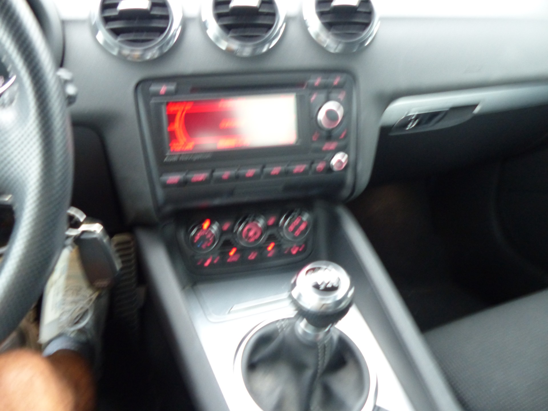 AUDI TT Coupé 2.0 TDI quattro-image-11
