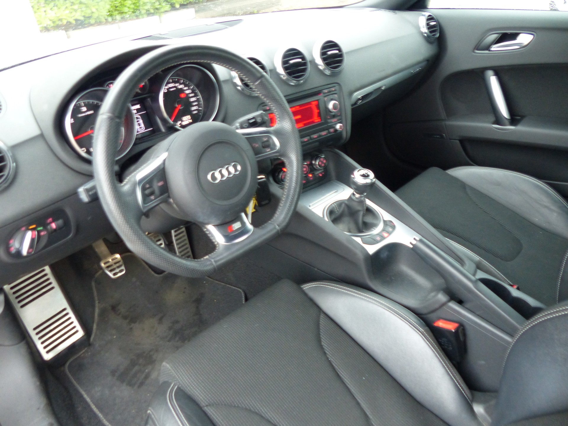 AUDI TT Coupé 2.0 TDI quattro-image-15