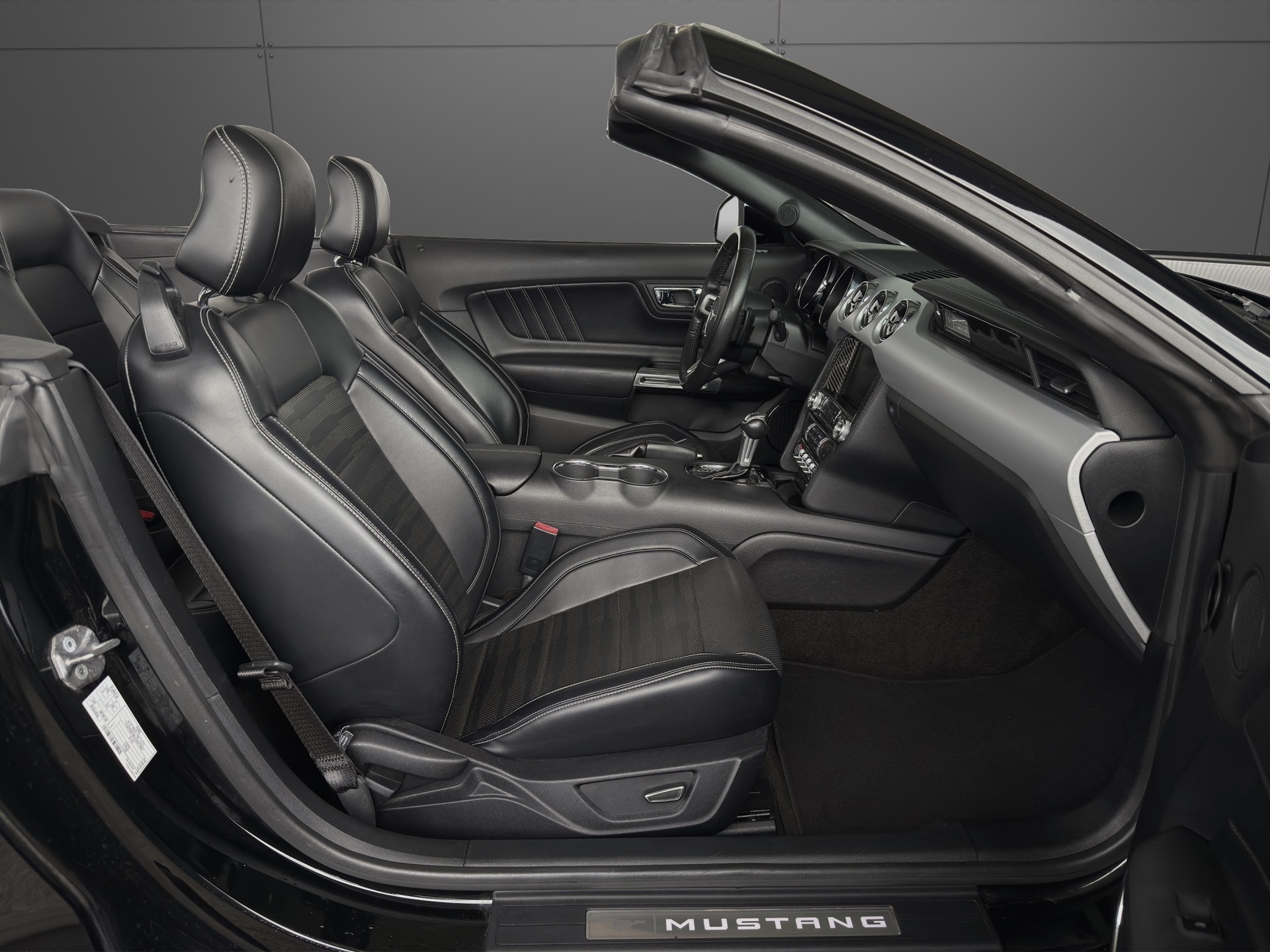 FORD Mustang Convertible 5.0 V8 GT Automat-image-11