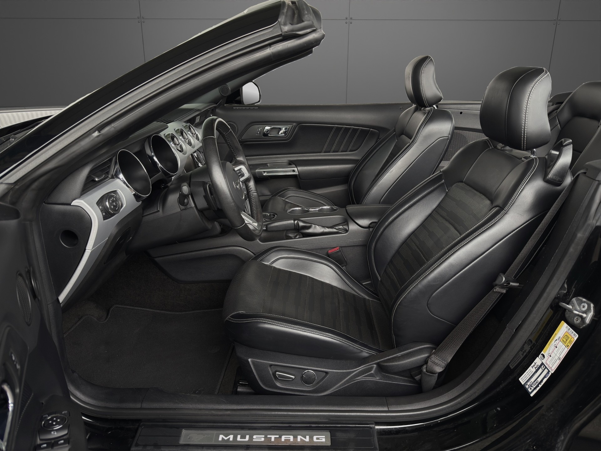 FORD Mustang Convertible 5.0 V8 GT Automat-image-8