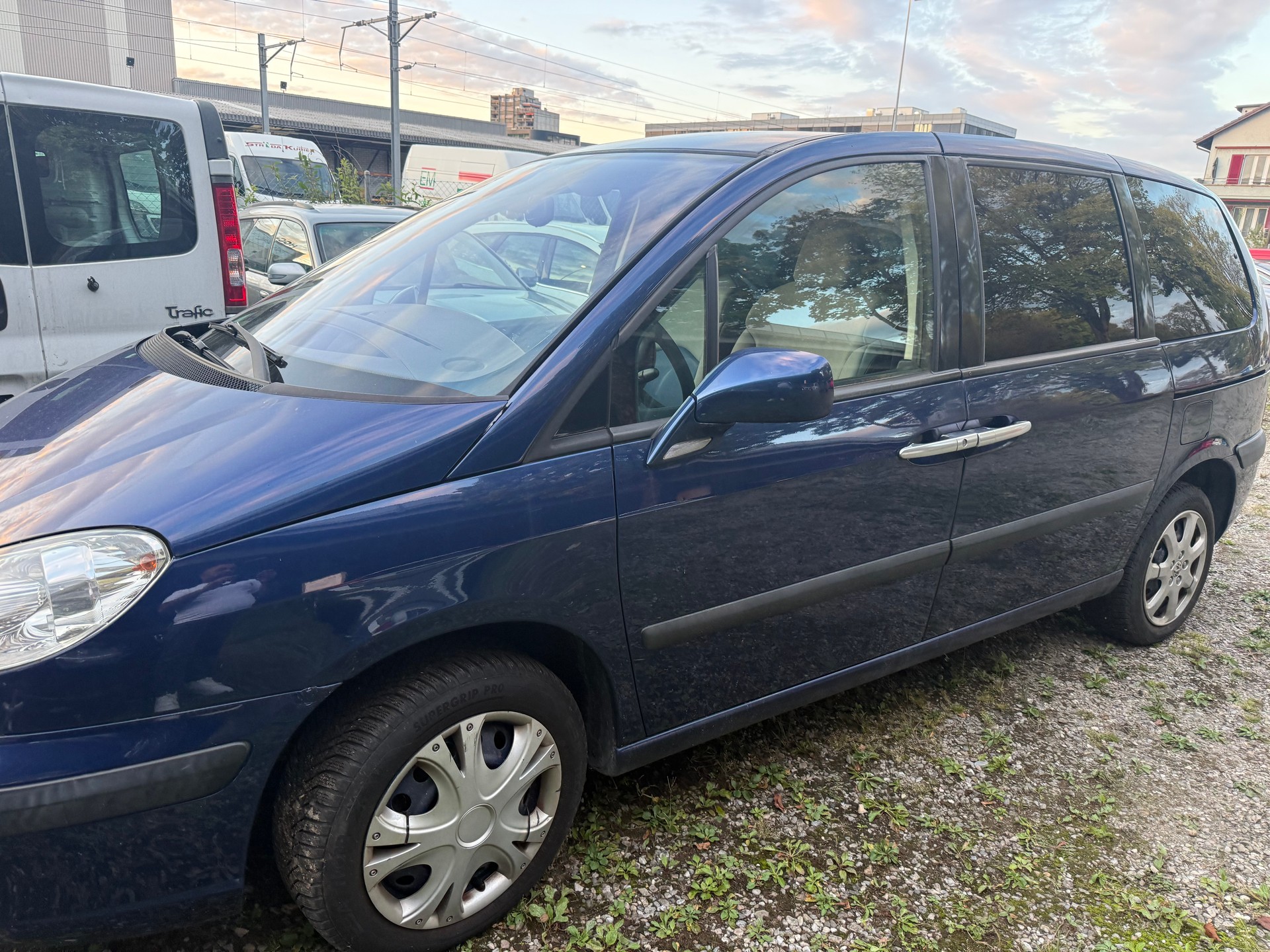 PEUGEOT 807 2.2 16V ST Family+-image-2