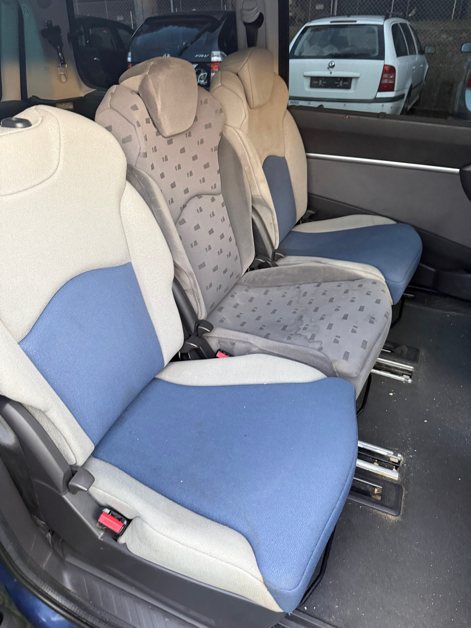 PEUGEOT 807 2.2 16V ST Family+-image-5