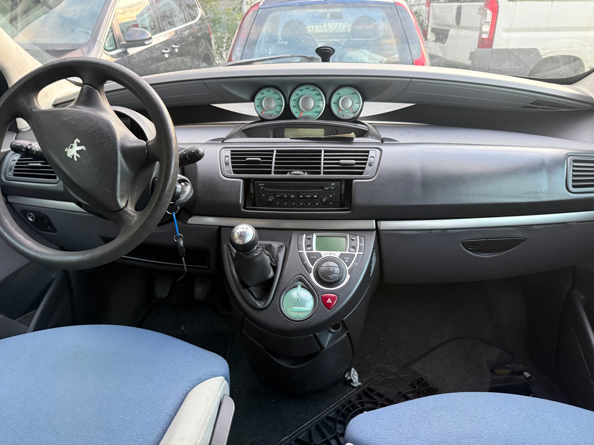PEUGEOT 807 2.2 16V ST Family+-image-4
