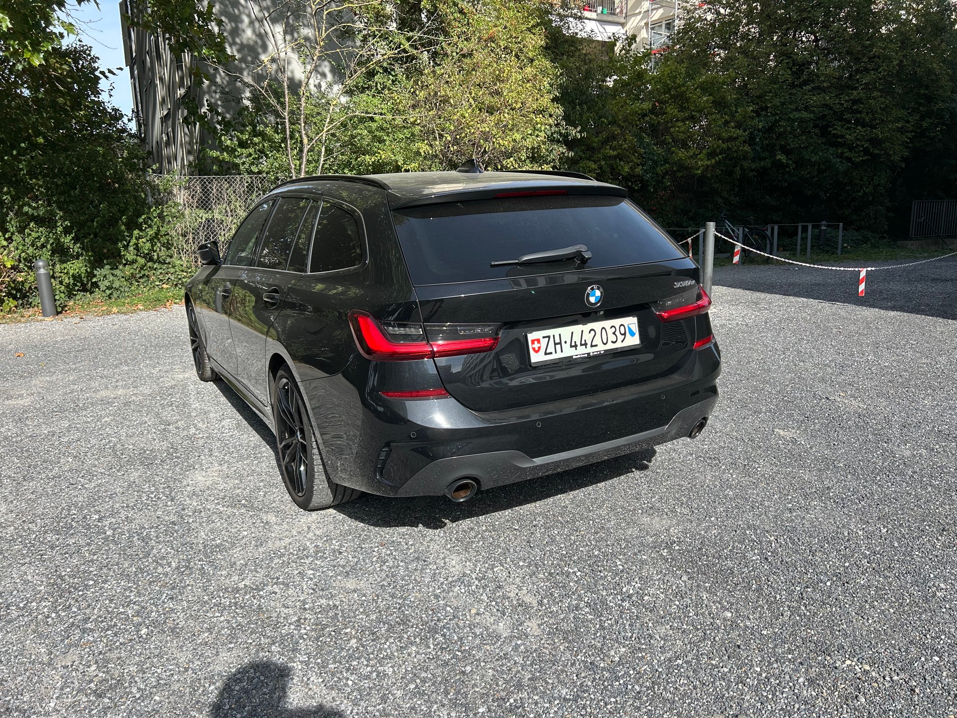 BMW 330e Touring M Sport-image-3