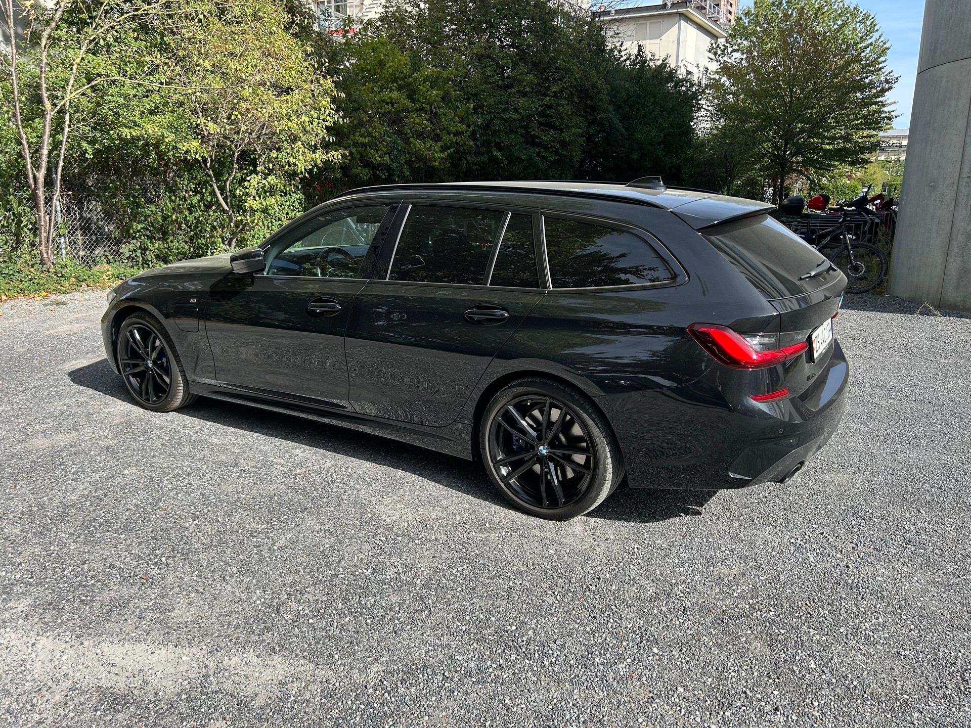 BMW 330e Touring M Sport-image-2