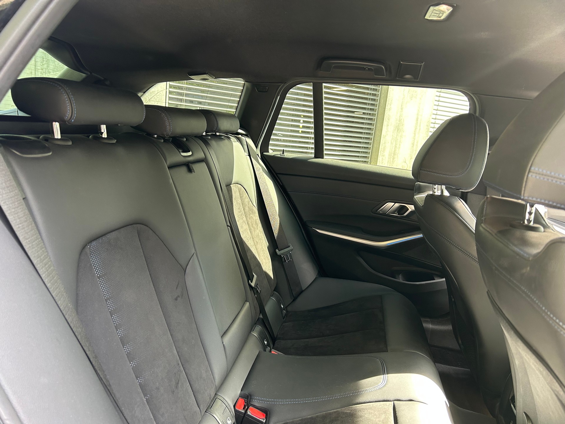BMW 330e Touring M Sport-image-8