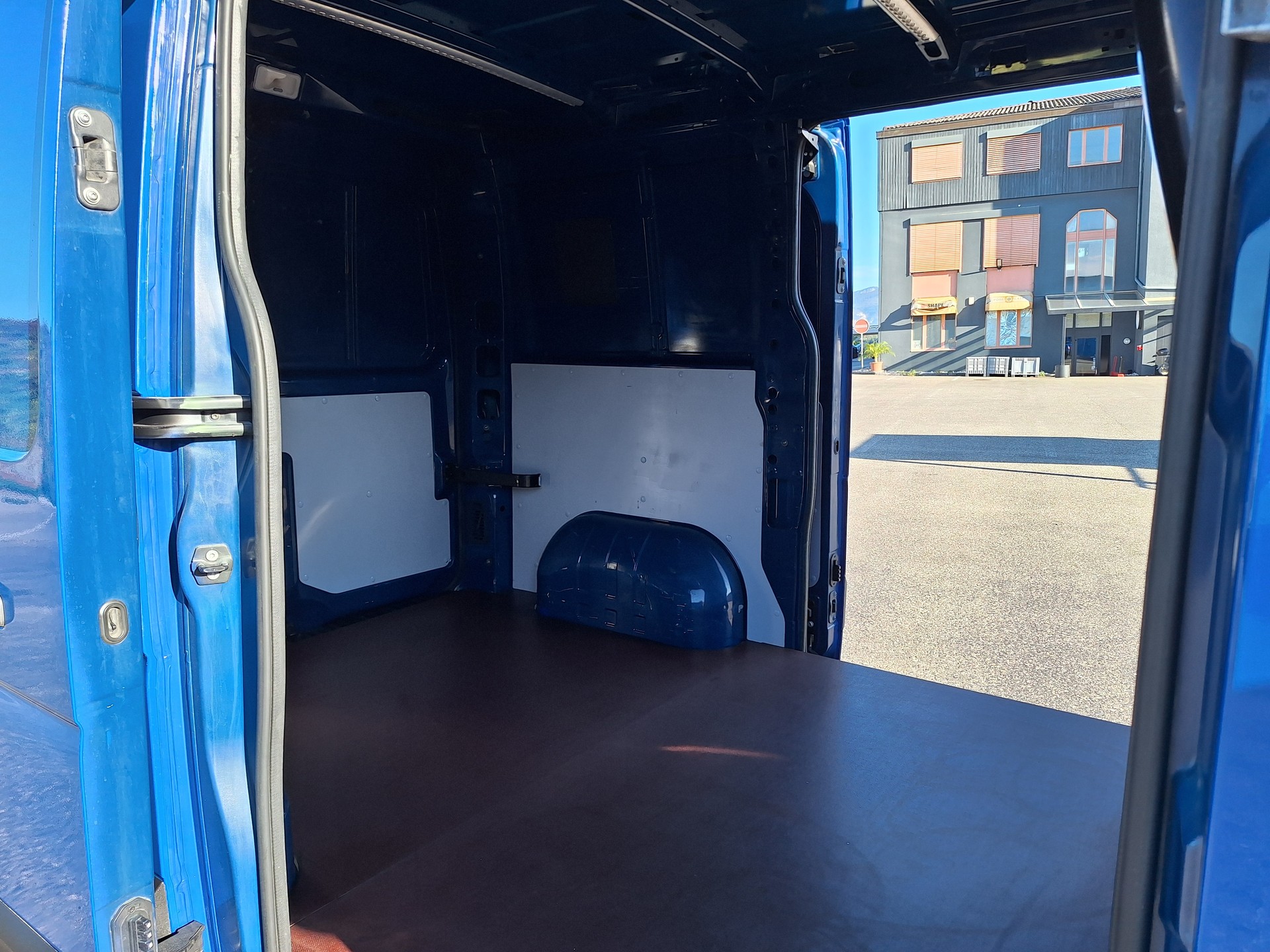 RENAULT Master T28 2.3dCi 110 L1H1-image-8