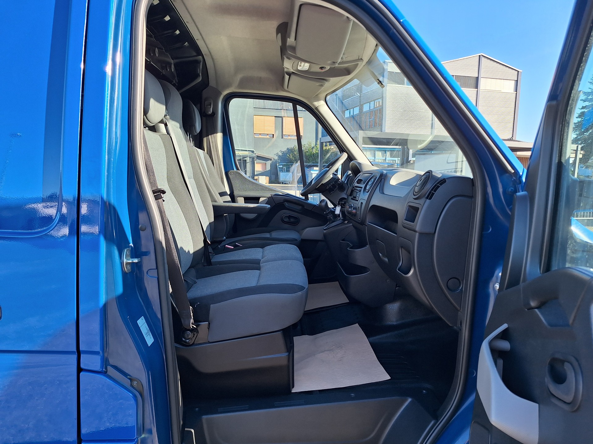 RENAULT Master T28 2.3dCi 110 L1H1-image-11