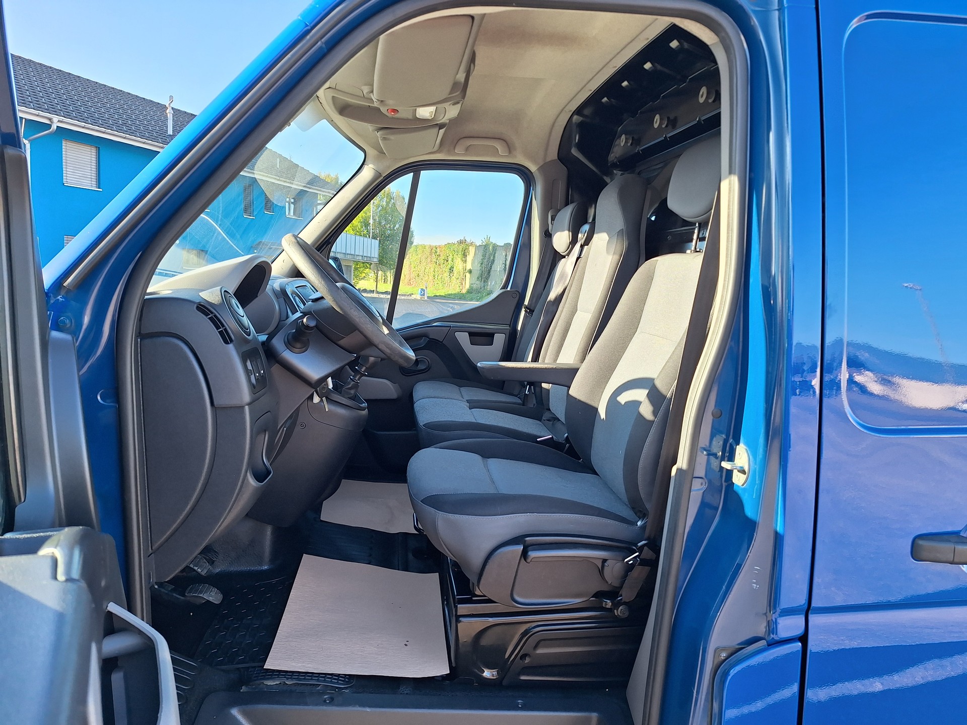 RENAULT Master T28 2.3dCi 110 L1H1-image-10