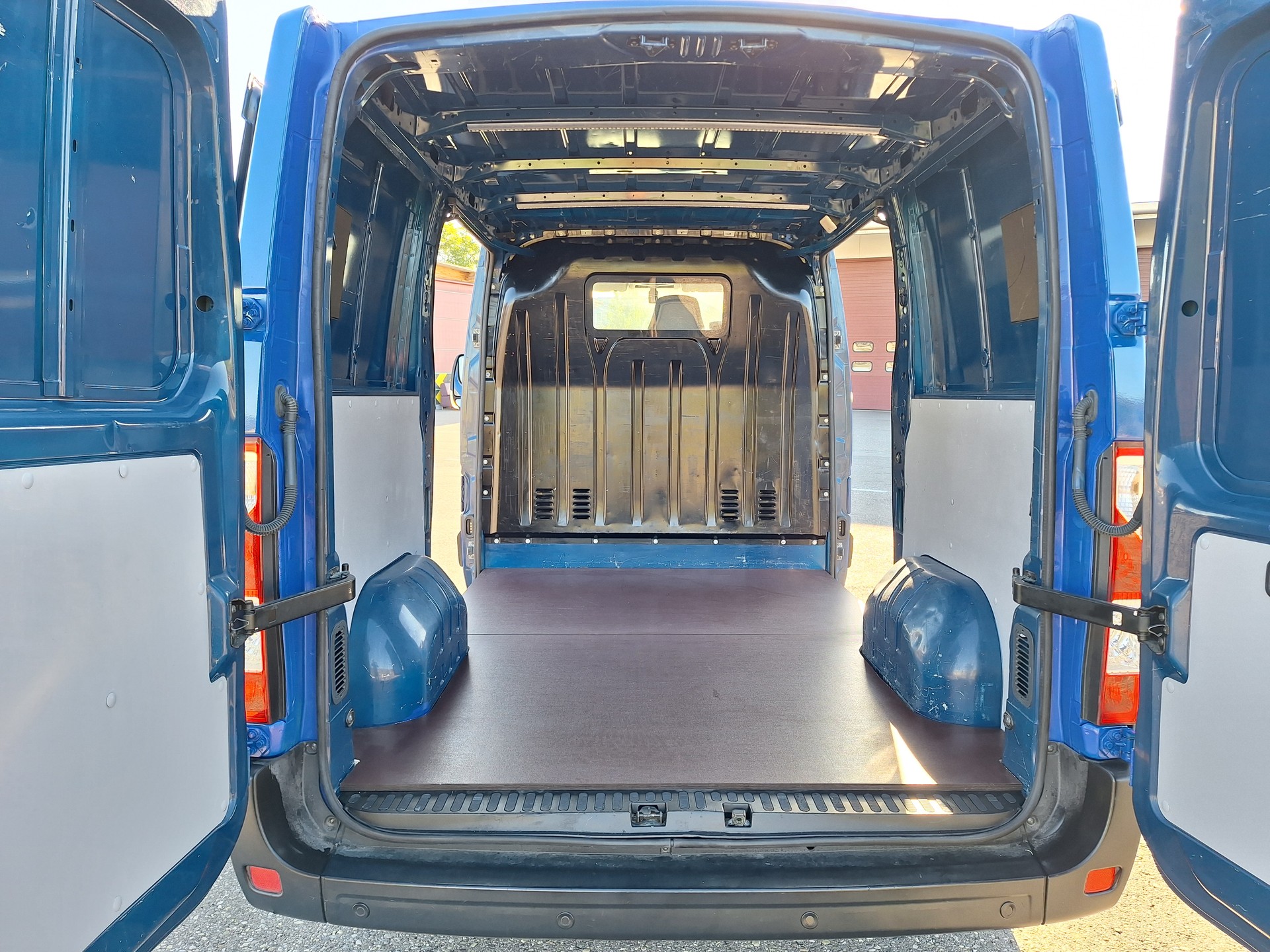 RENAULT Master T28 2.3dCi 110 L1H1-image-9