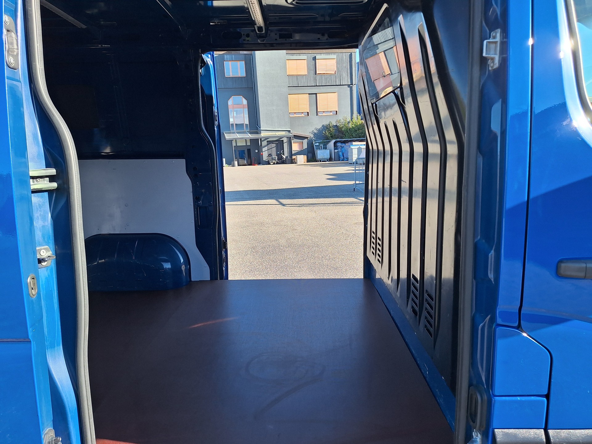 RENAULT Master T28 2.3dCi 110 L1H1-image-7