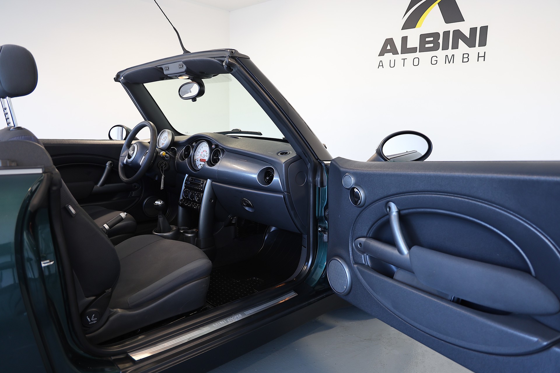 MINI Cabrio R52 1.6i Cooper-image-11