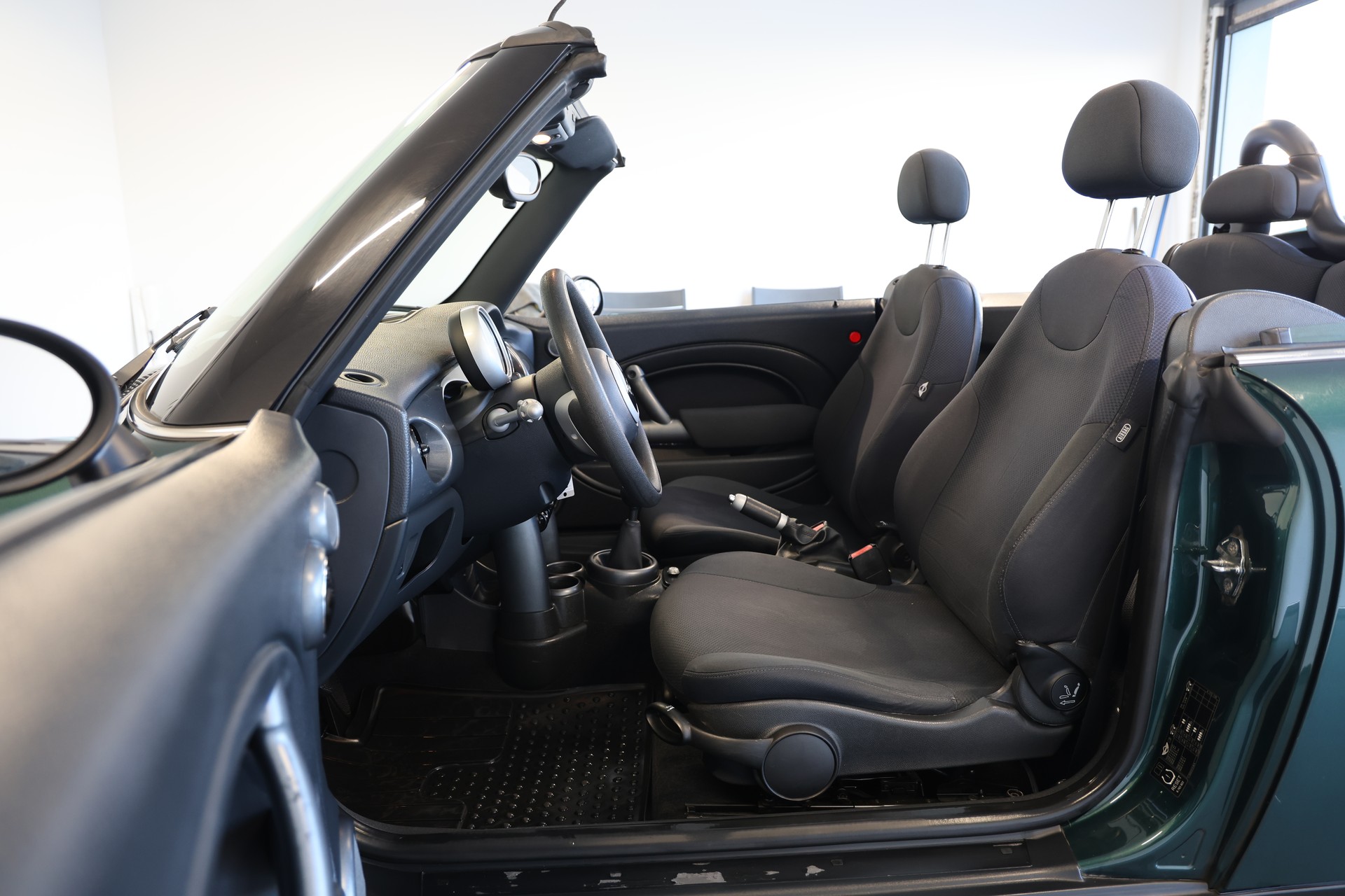 MINI Cabrio R52 1.6i Cooper-image-6
