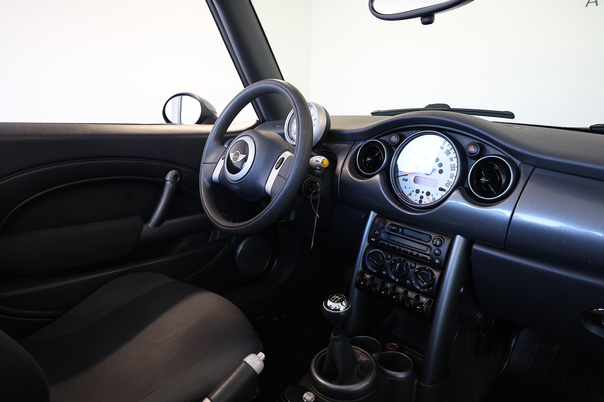 MINI Cabrio R52 1.6i Cooper-image-14