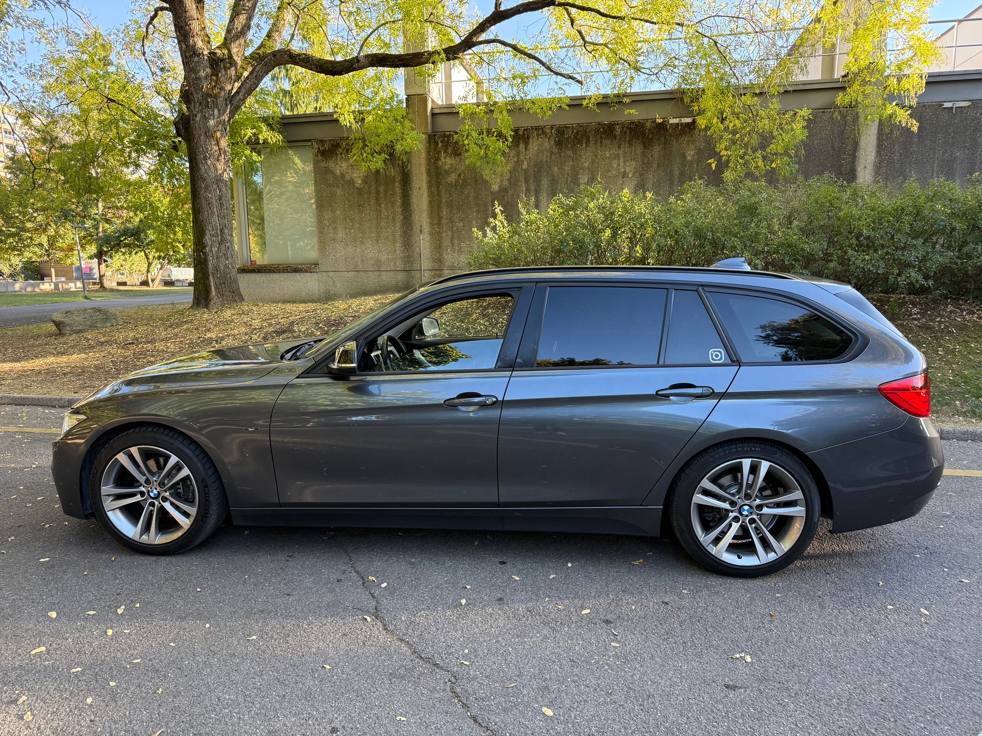 BMW 320d Touring Luxury Line Steptronic-image-1