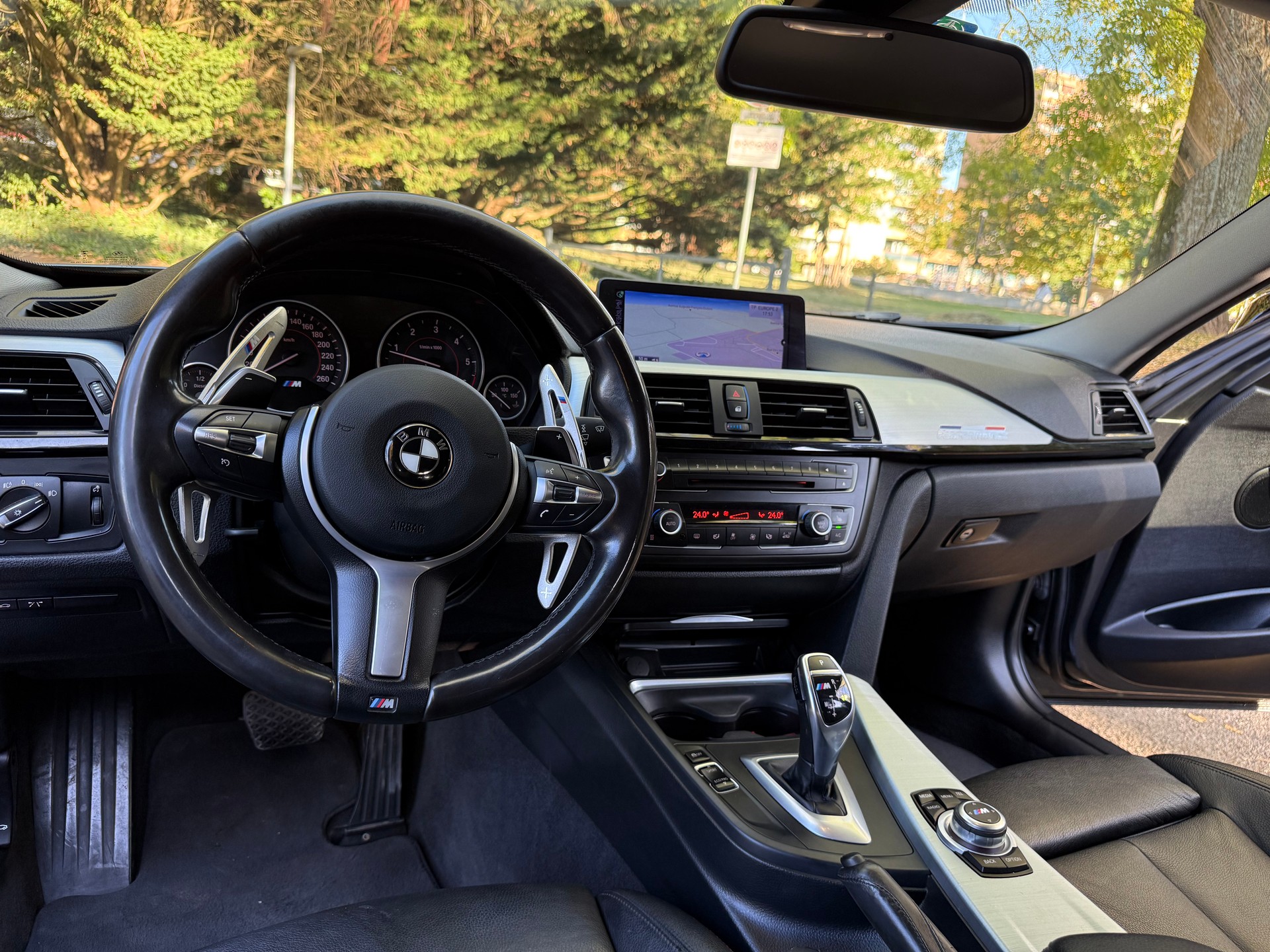 BMW 320d Touring Luxury Line Steptronic-image-11