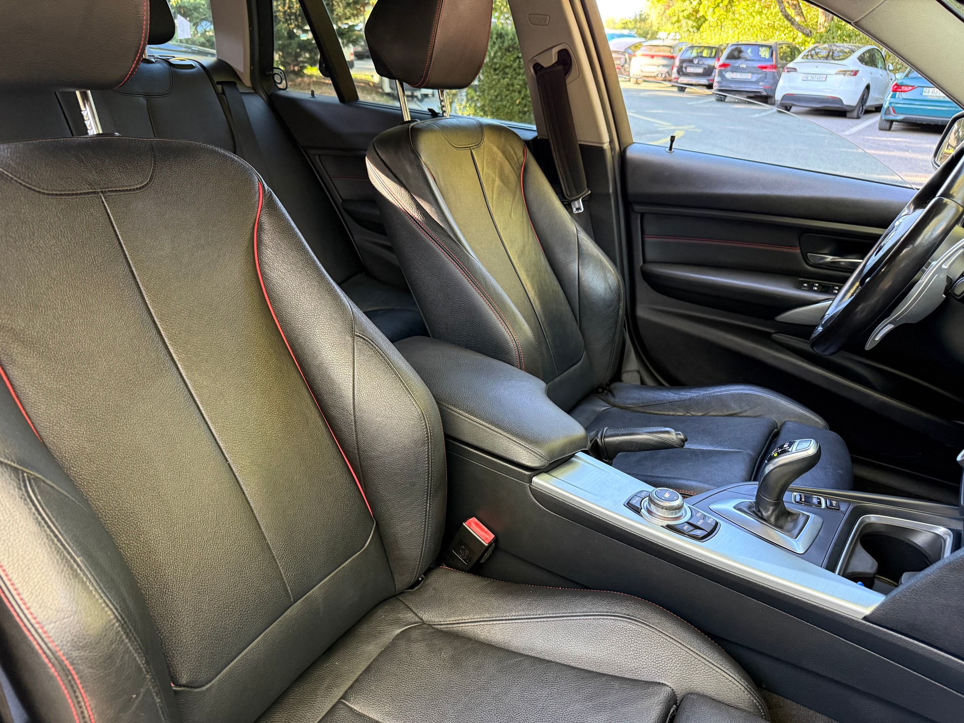 BMW 320d Touring Luxury Line Steptronic-image-12
