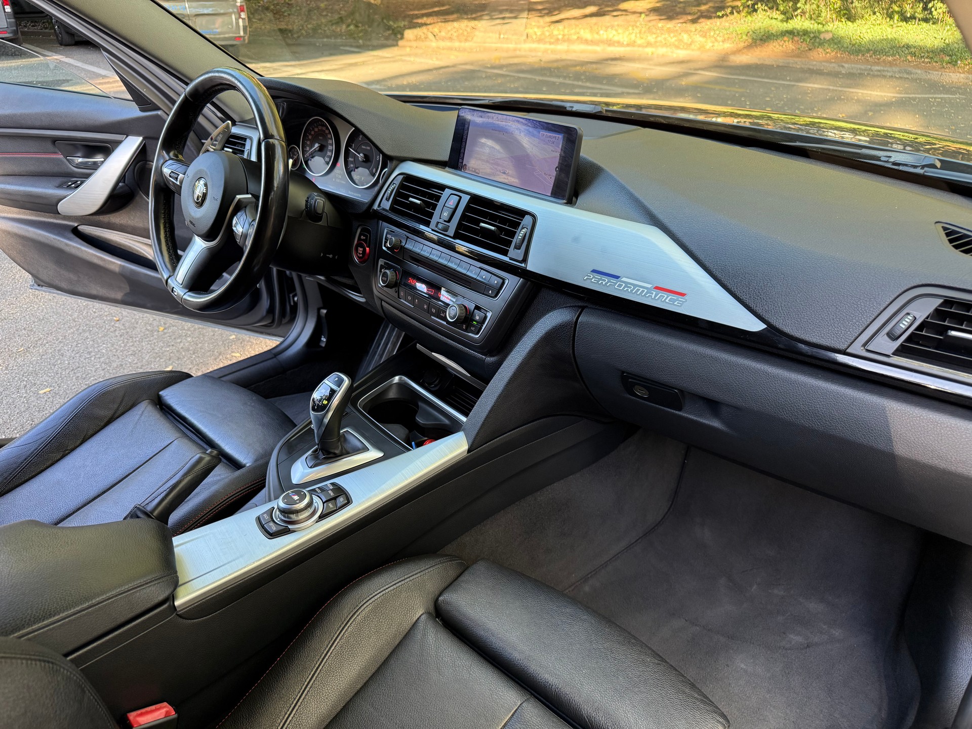 BMW 320d Touring Luxury Line Steptronic-image-22