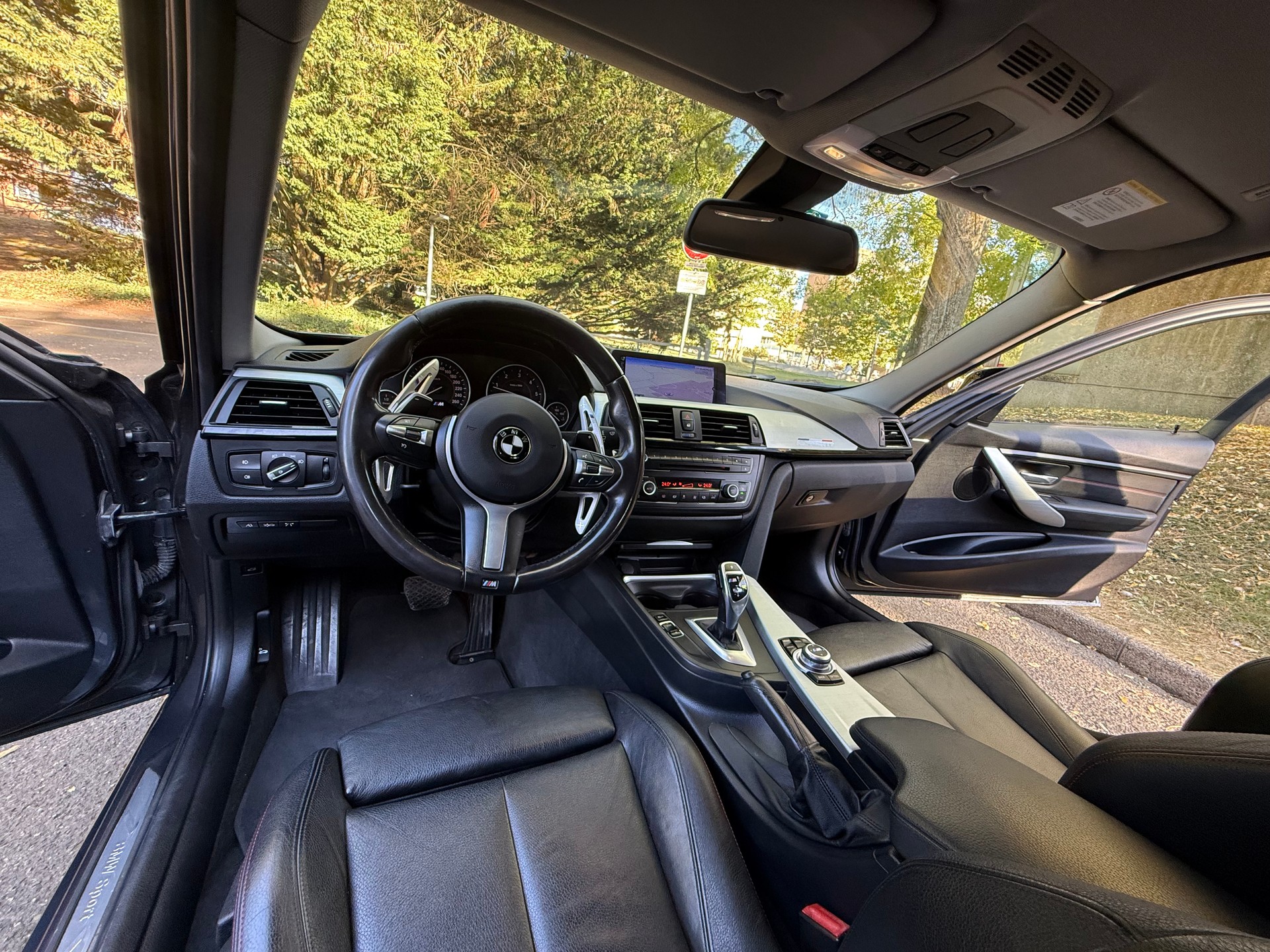 BMW 320d Touring Luxury Line Steptronic-image-2