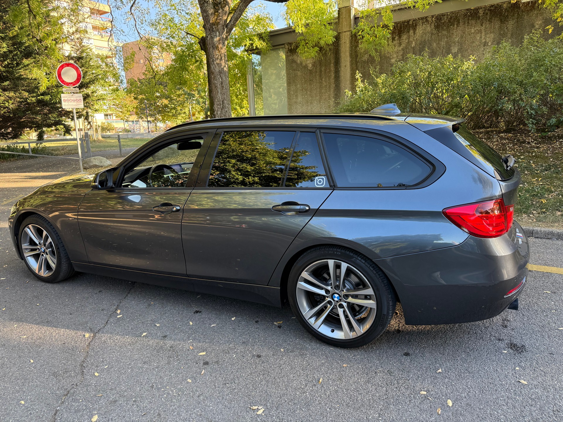 BMW 320d Touring Luxury Line Steptronic-image-16