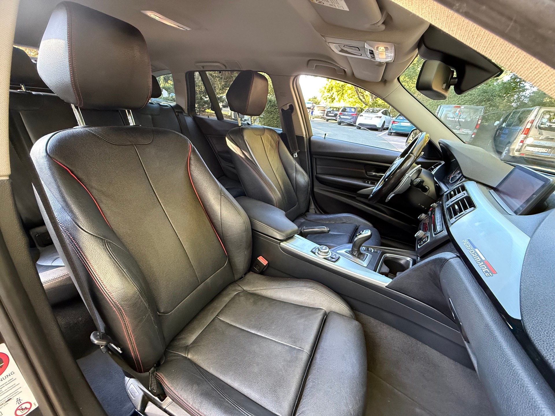 BMW 320d Touring Luxury Line Steptronic-image-17