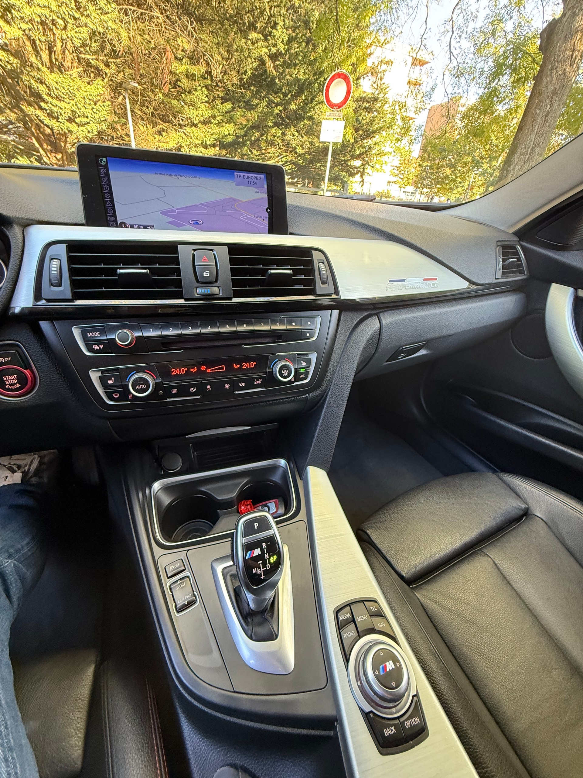 BMW 320d Touring Luxury Line Steptronic-image-3