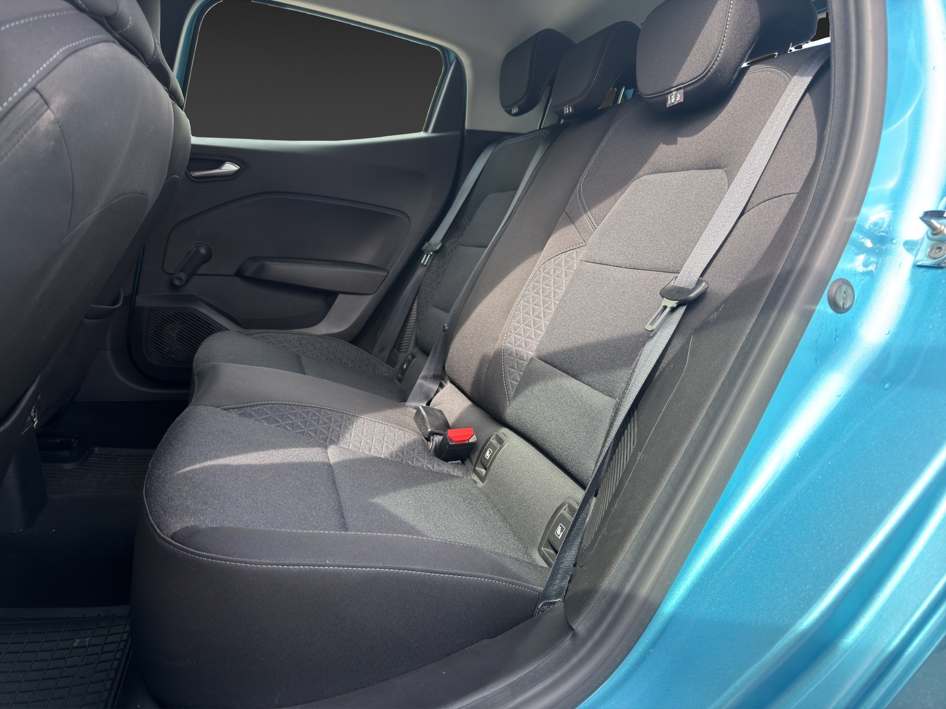 RENAULT Clio 1.6 E-Tech Edition One-image-13