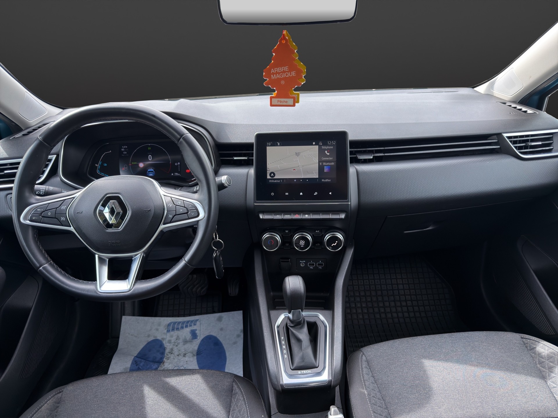 RENAULT Clio 1.6 E-Tech Edition One-image-8