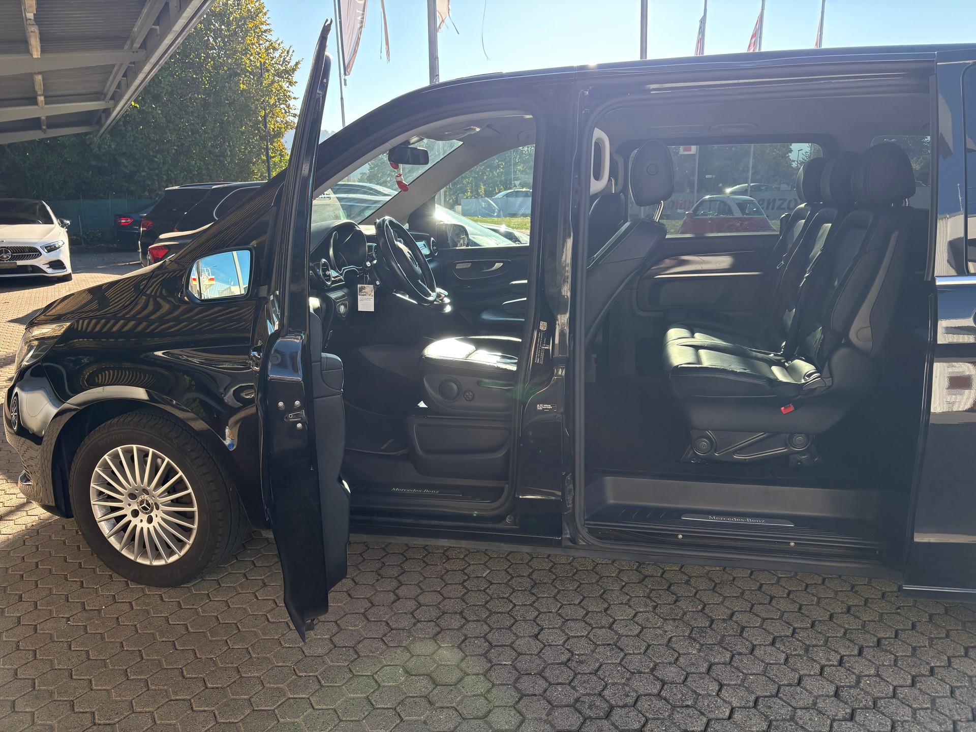 MERCEDES-BENZ V 250 d Avantgarde lang 4Matic 7G-Tronic 8-Plätzer-image-5