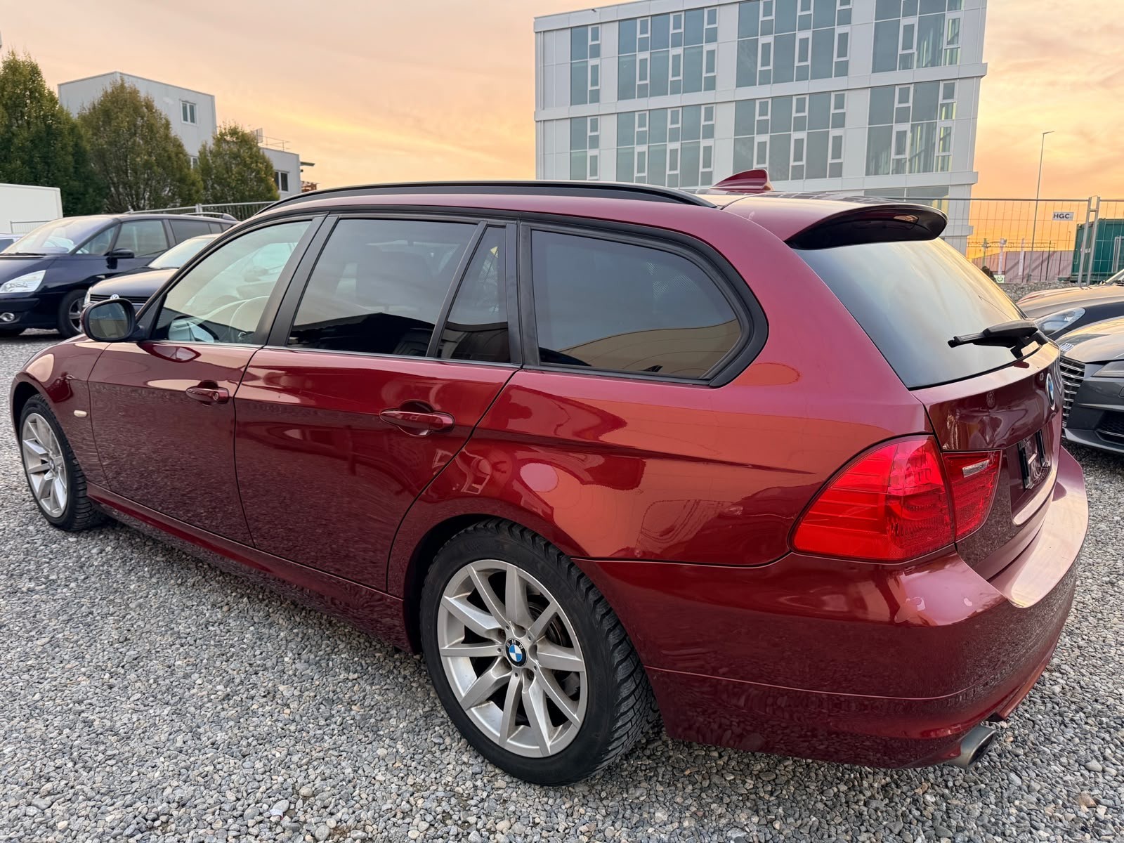 BMW 320d xDrive Touring Steptronic-image-3