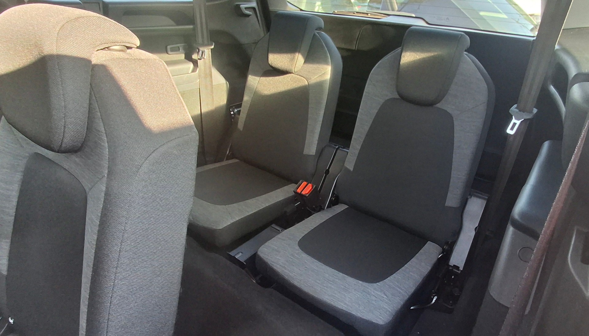 CITROEN Grand C4 Picasso 1.6i 16V THP Feel Edition EAT6-image-8