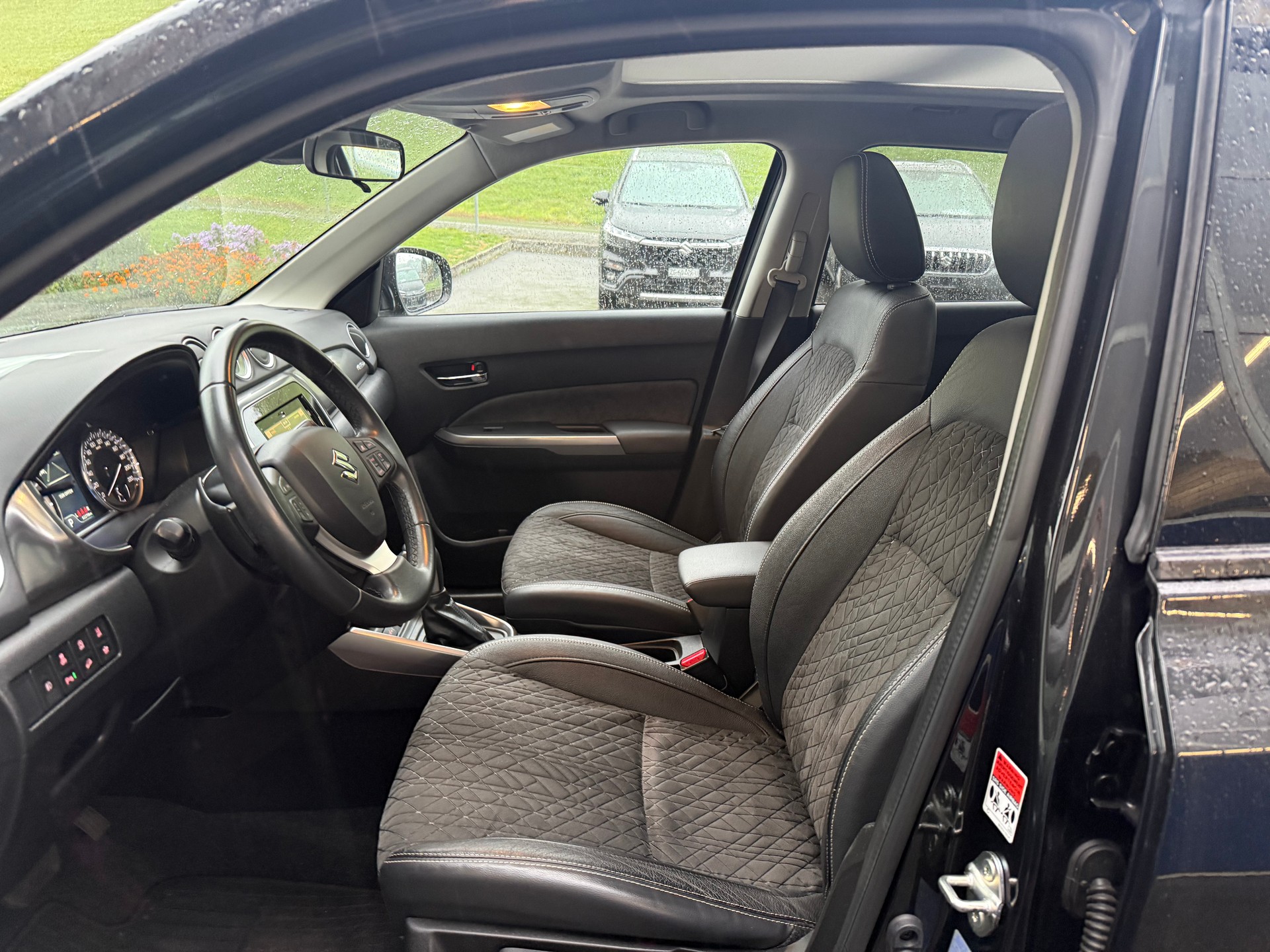 SUZUKI Vitara 1.4 Boosterjet Compact Top Hybrid Automatic-image-5