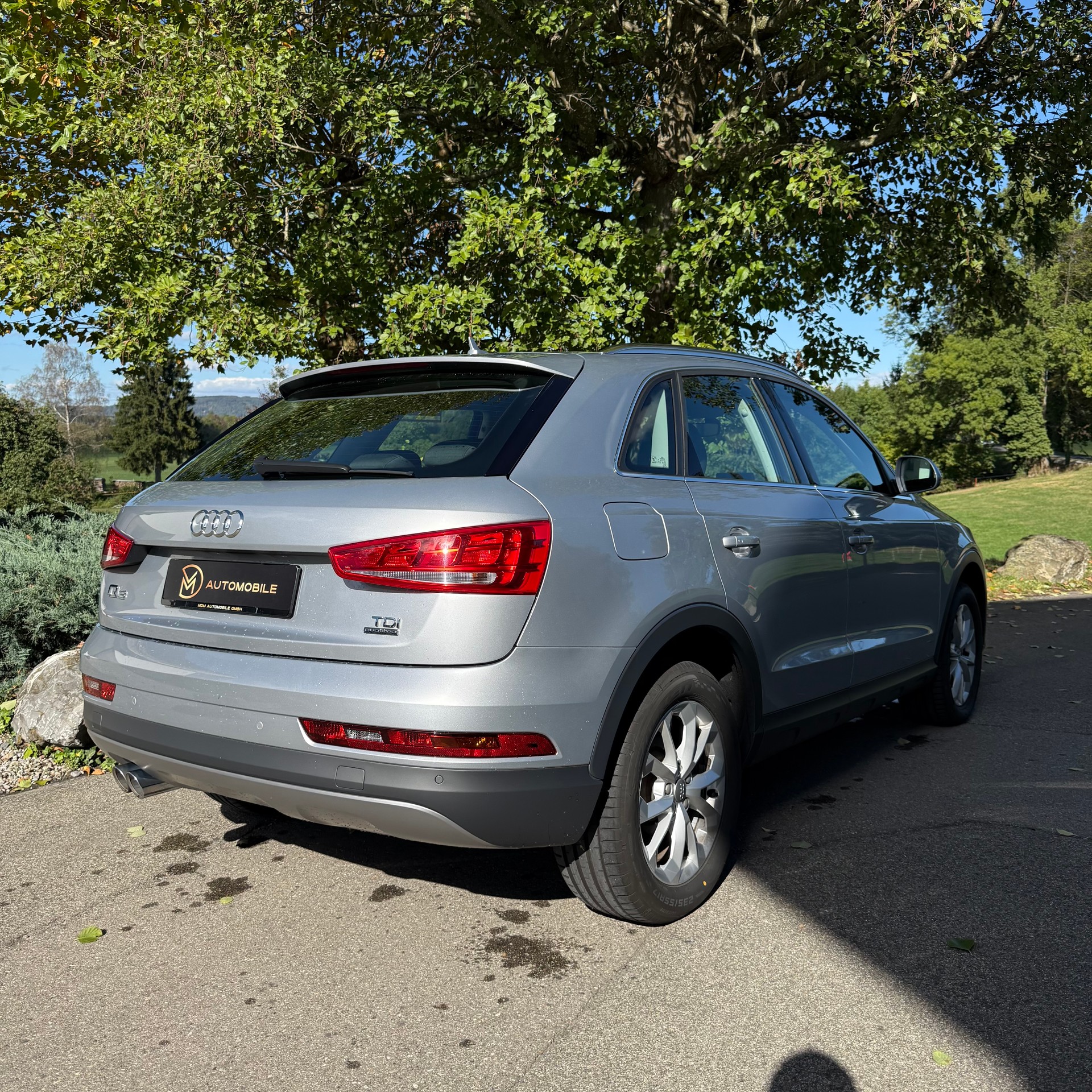 AUDI Q3 2.0 TDI design quattro S-tronic-image-4