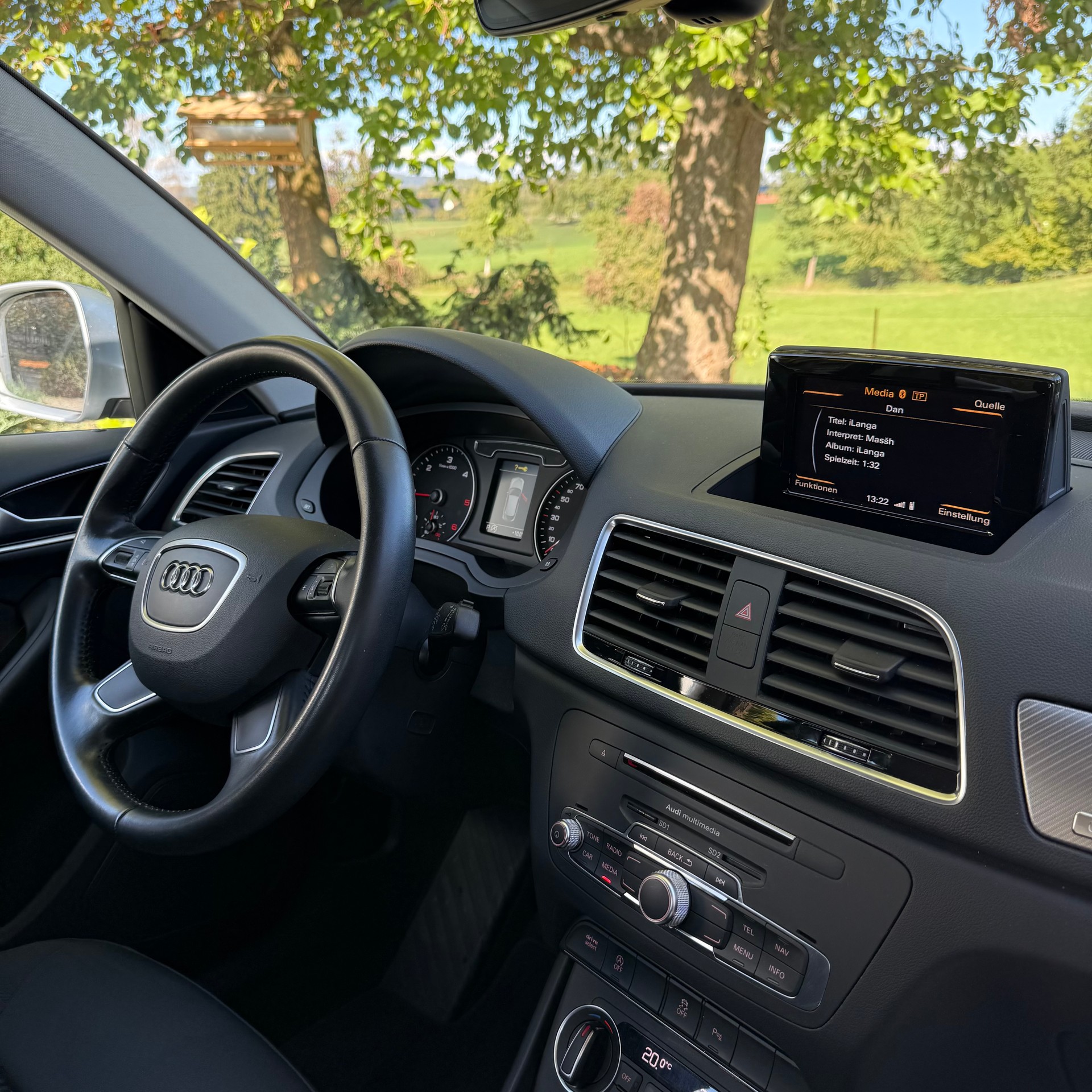 AUDI Q3 2.0 TDI design quattro S-tronic-image-5
