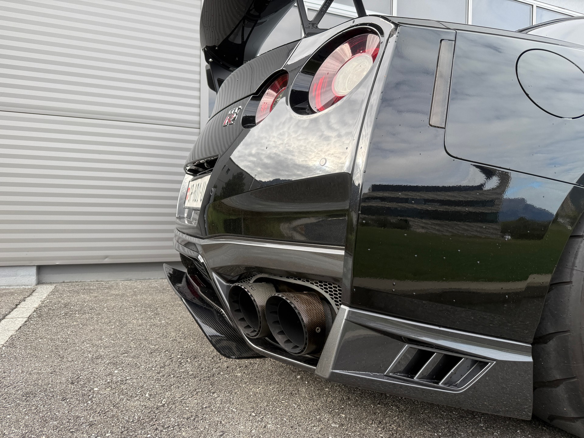 NISSAN GT-R 3.8 V6 Biturbo Black Edition-image-4