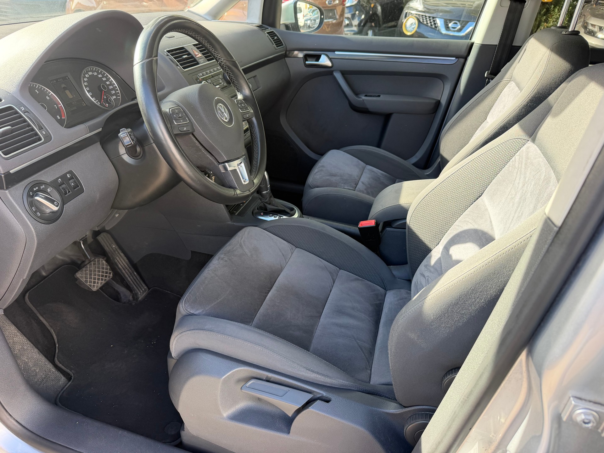 VW Touran 1.4 TSI Highline DSG-image-10