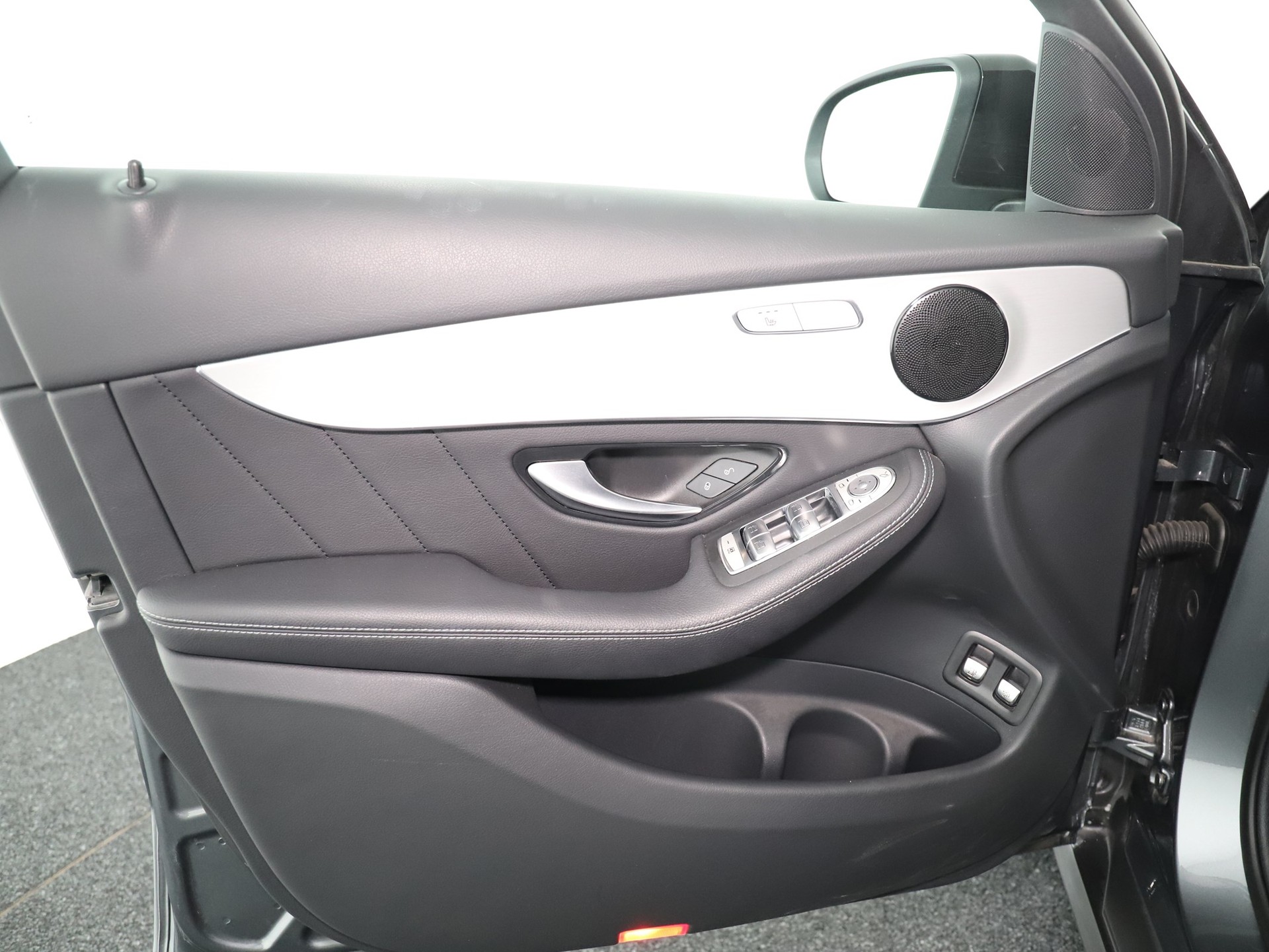 MERCEDES-BENZ GLC 300 e AMG Line 4Matic-image-13