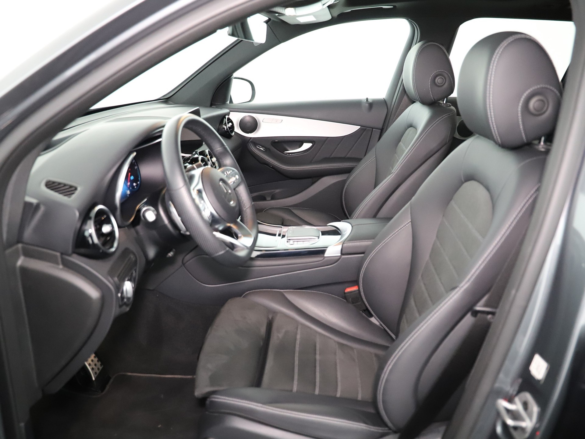 MERCEDES-BENZ GLC 300 e AMG Line 4Matic-image-10