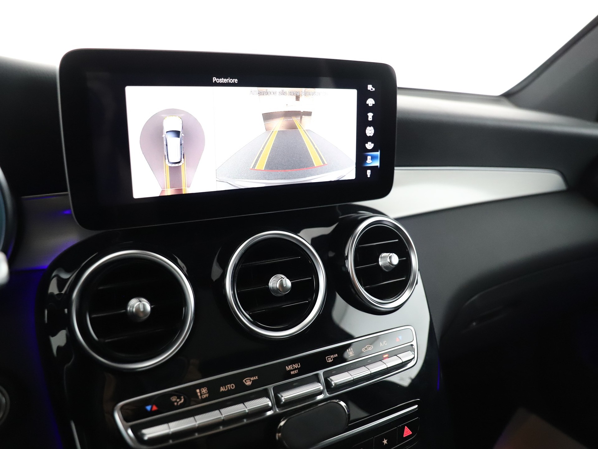 MERCEDES-BENZ GLC 300 e AMG Line 4Matic-image-15