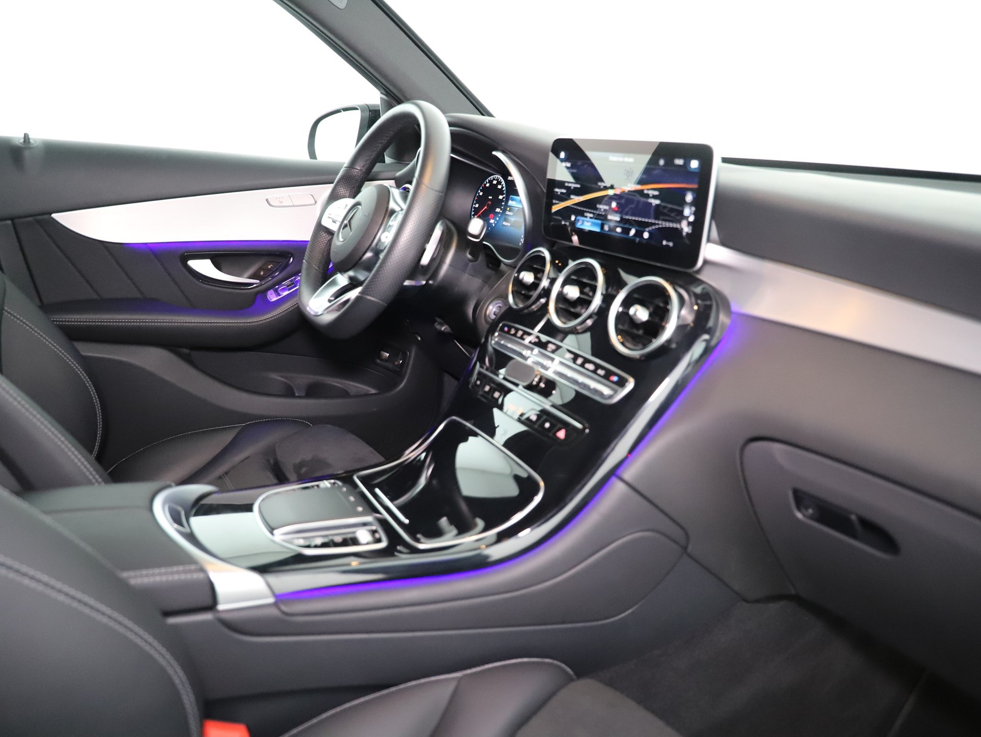 MERCEDES-BENZ GLC 300 e AMG Line 4Matic-image-11