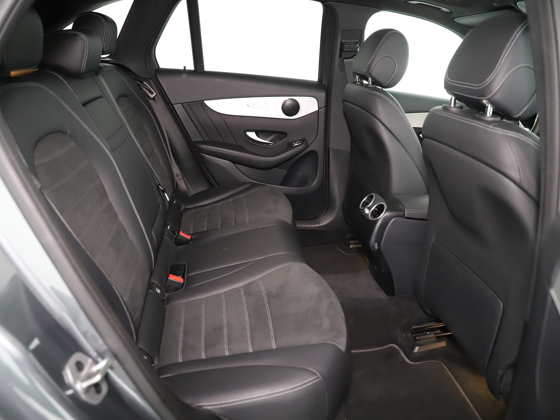 MERCEDES-BENZ GLC 300 e AMG Line 4Matic-image-12