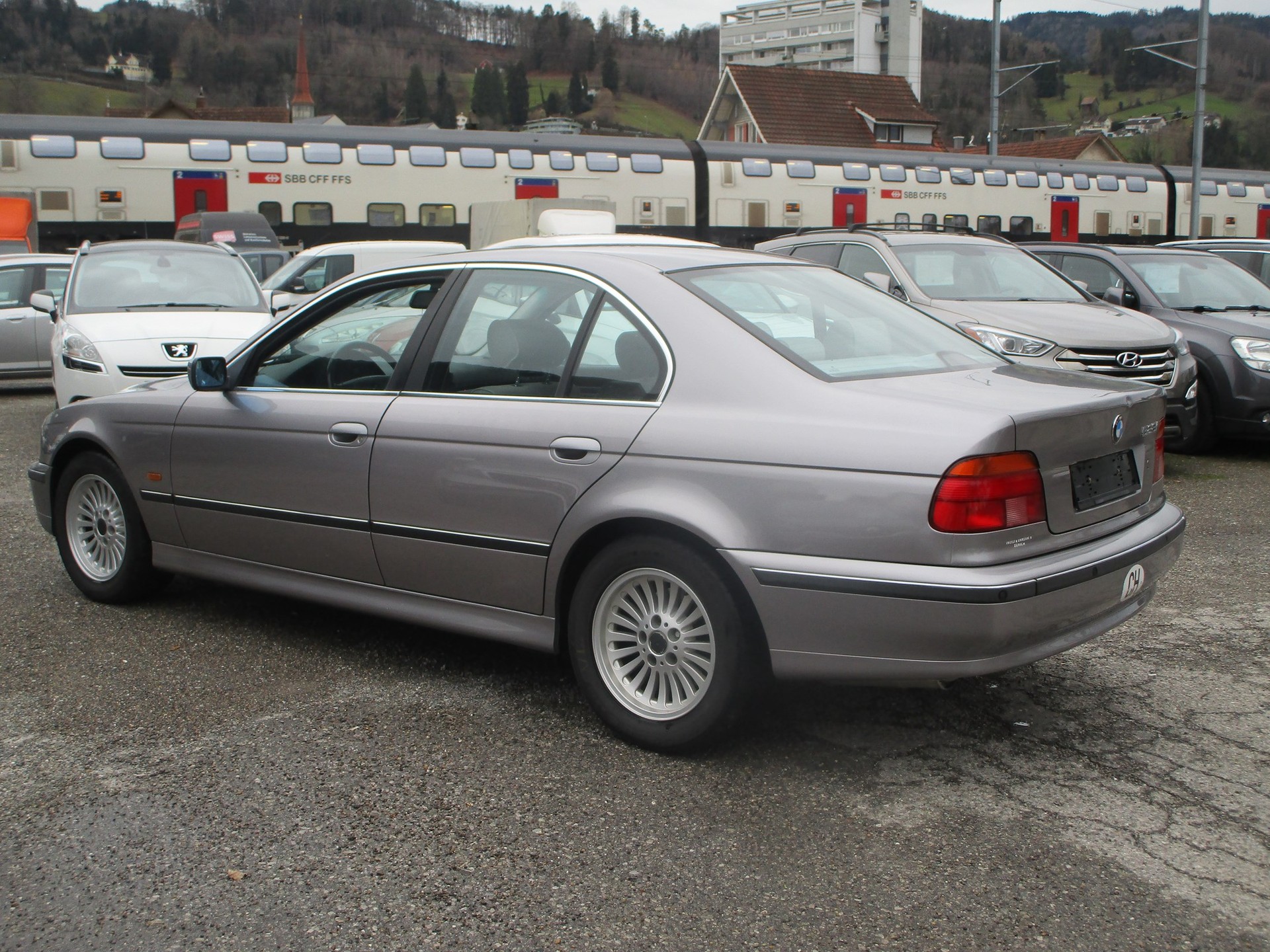 BMW 528i-image-14