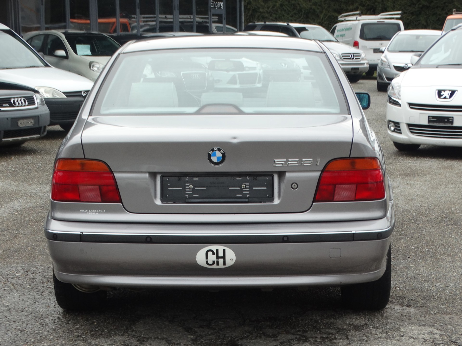 BMW 528i-image-15