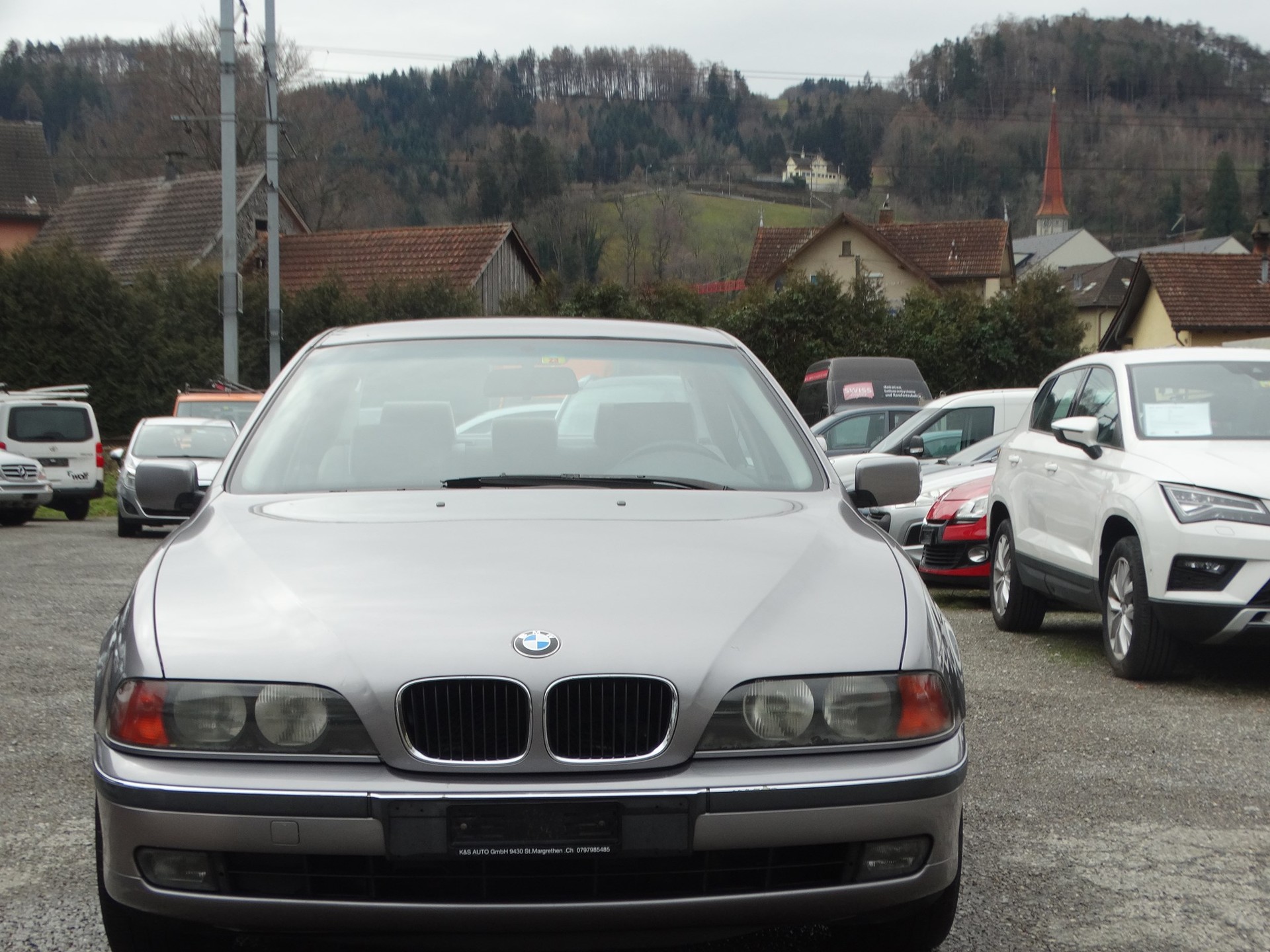 BMW 528i-image-3