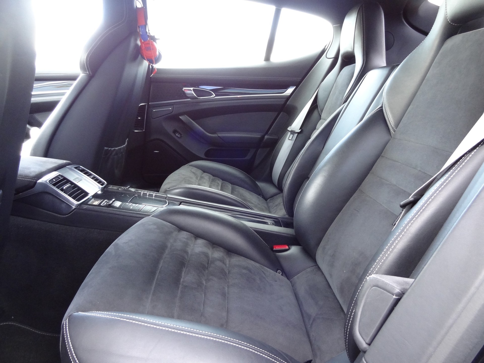PORSCHE Panamera GTS 4.8 PDK-image-6